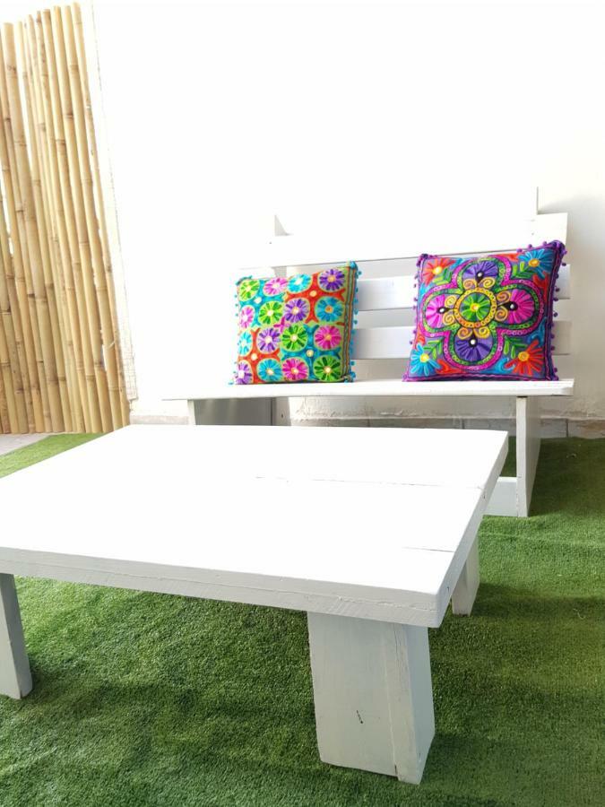 Stylish Apartment With A Patio Close To The Beach エイラート エクステリア 写真