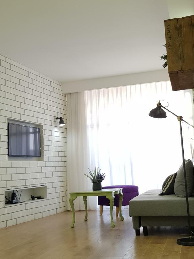 Stylish Apartment With A Patio Close To The Beach エイラート エクステリア 写真